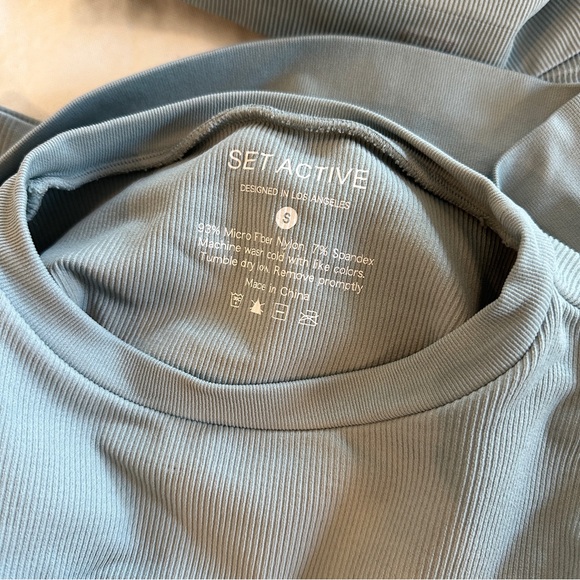 4 PIECE SET ACTIVE SCULPTFLEX Sz S RAIN PALE BLUE Crop zip, leggings, 2 tops - Picture 11 of 12